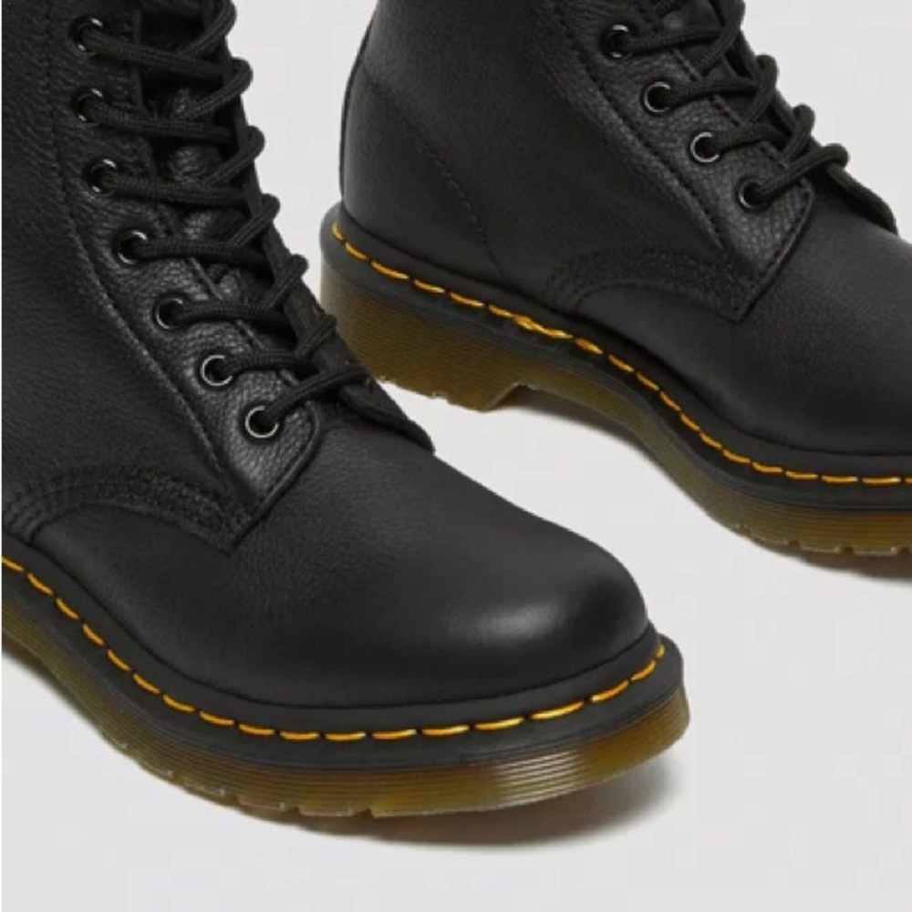 Dr.Martens Virginia leather 1460 style,Worn 2 times. there too big